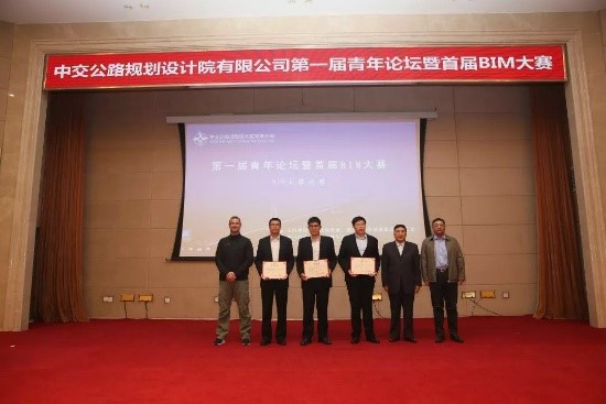 爭創(chuàng)新，求發(fā)展，青年正是大有可為時！