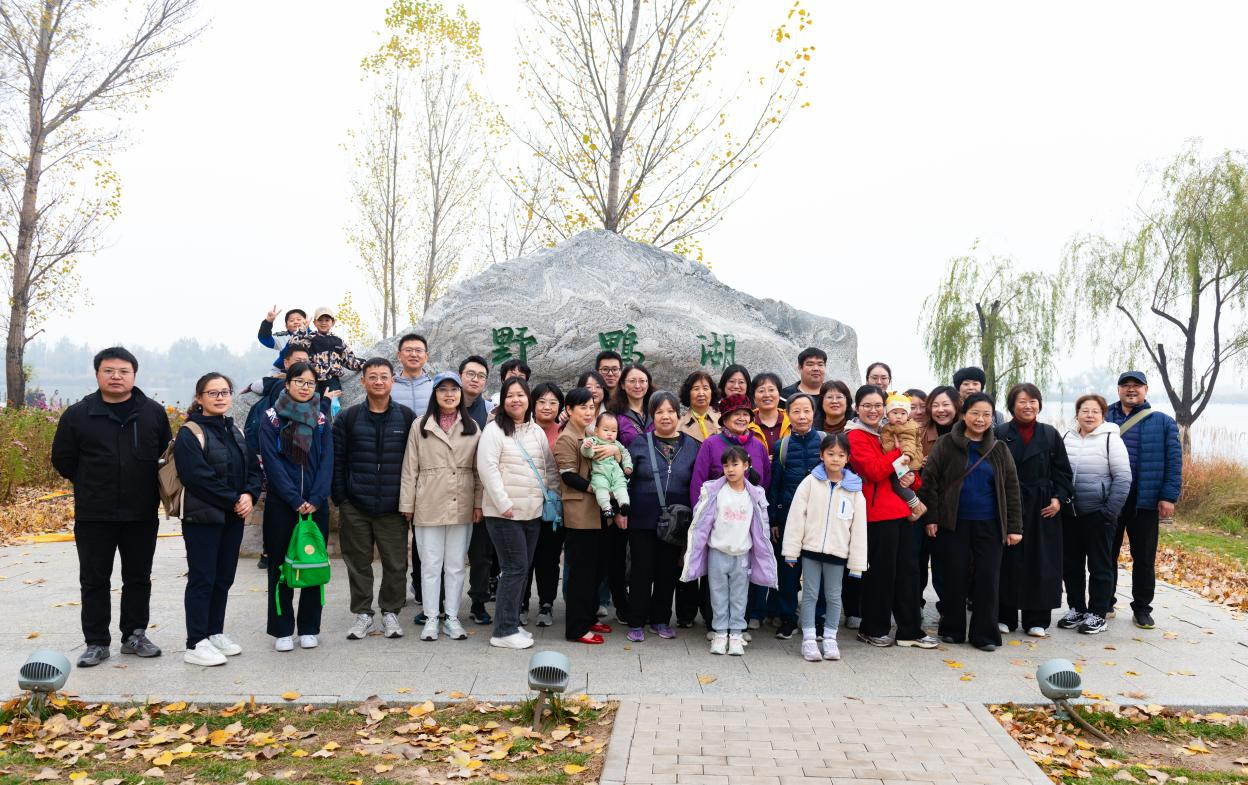 公司開展“探索自然，感悟秋色”秋游活動